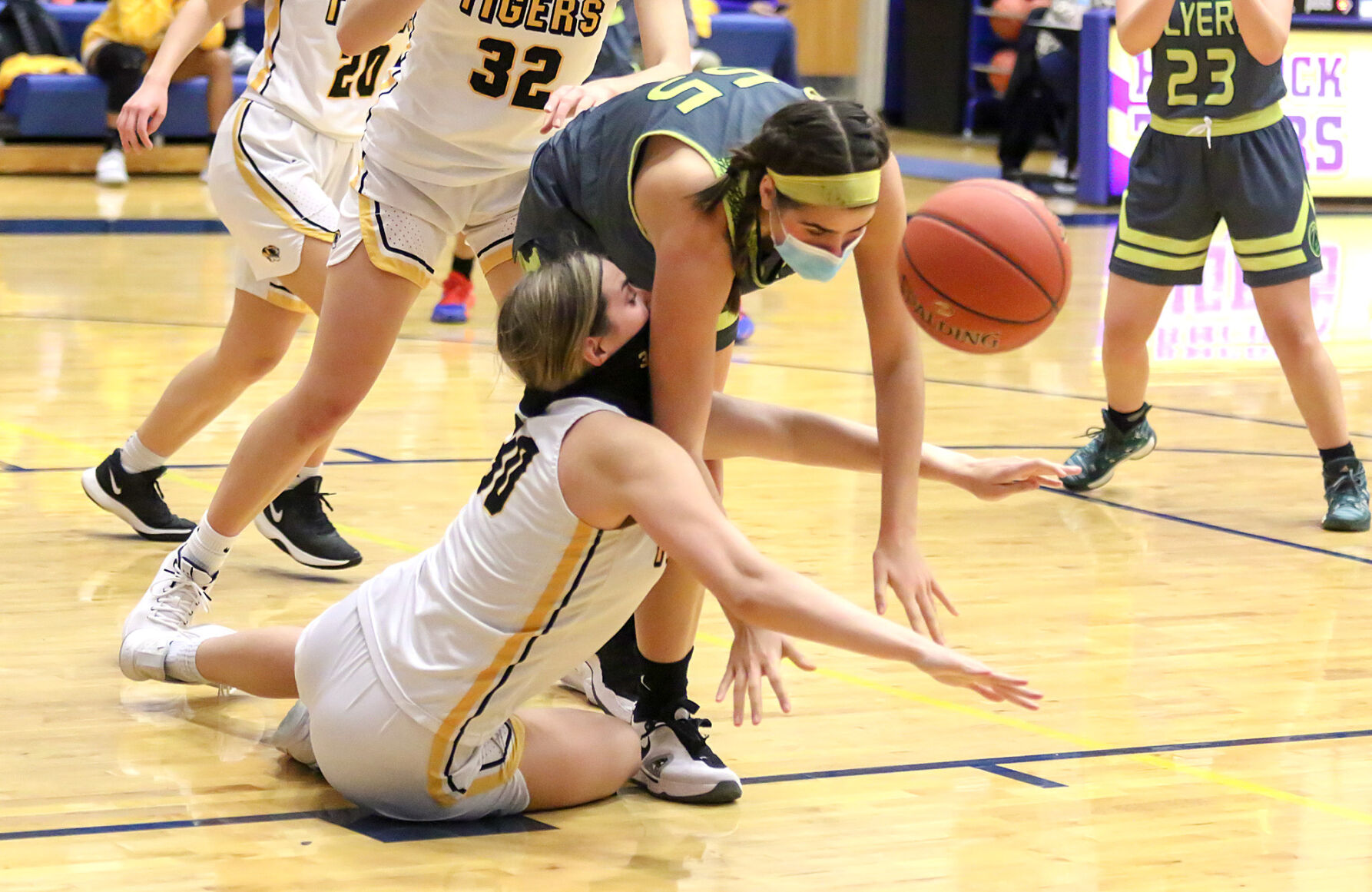 Lindbergh vs. Oakville girls basketball